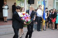 Покладання квітів до пам'ятника невідомому солдату